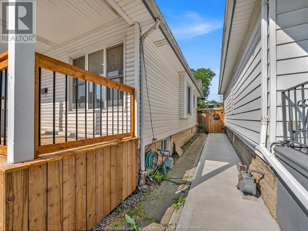 Photo 32 of 537 Elm Ave, Windsor ON