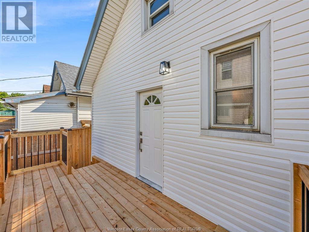 Photo 33 of 537 Elm Ave, Windsor ON
