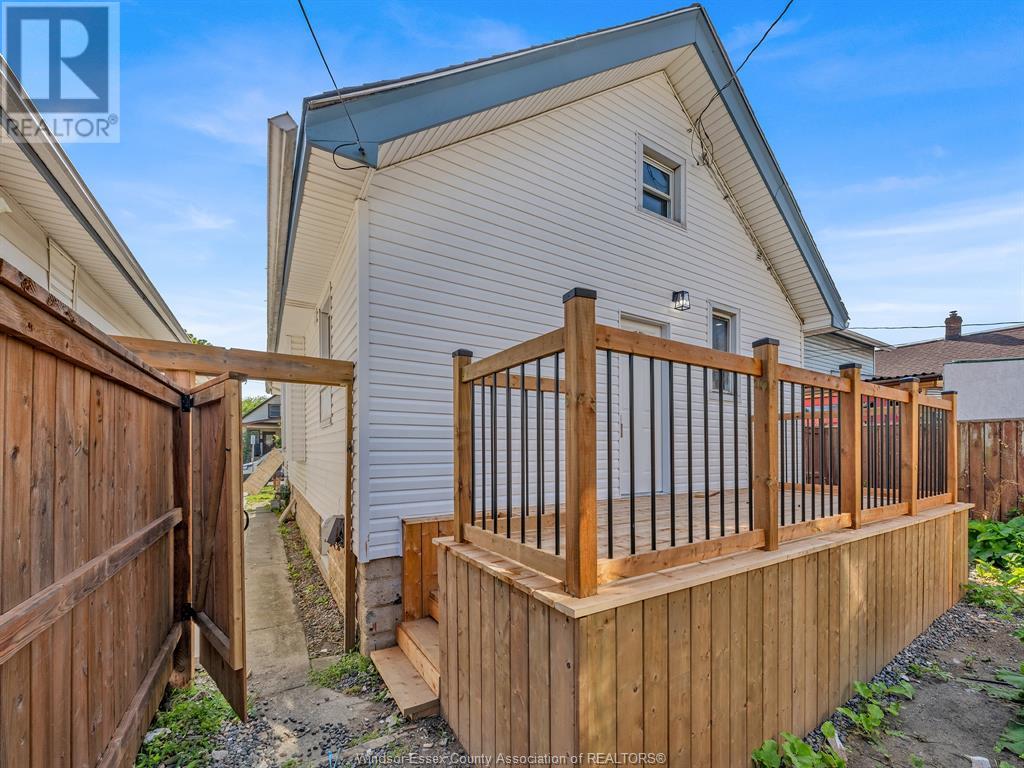 Photo 35 of 537 Elm Ave, Windsor ON