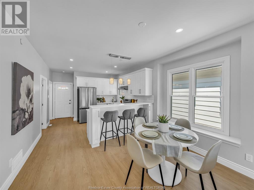 Photo 6 of 537 Elm Ave, Windsor ON