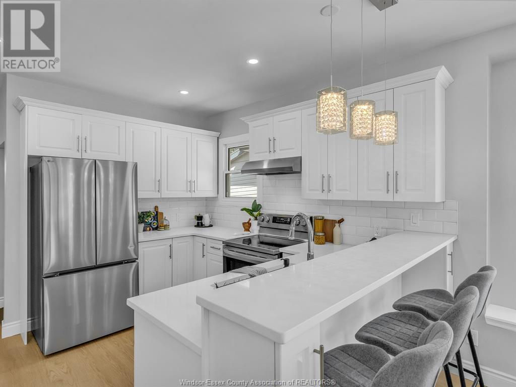 Photo 7 of 537 Elm Ave, Windsor ON