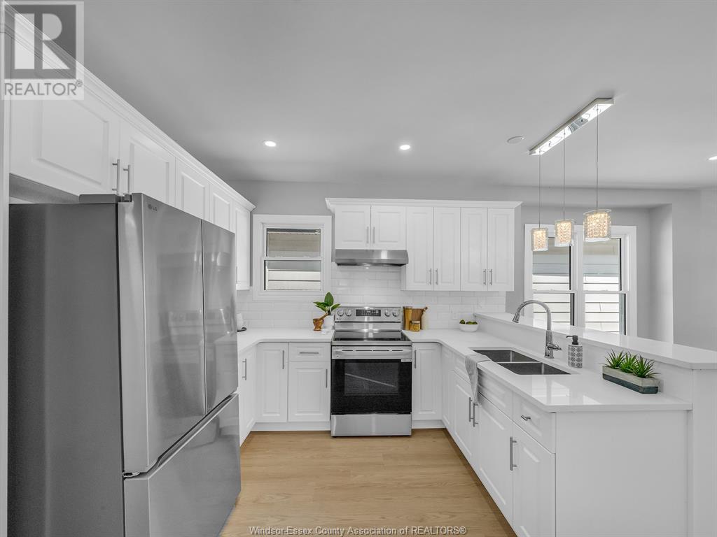 Photo 8 of 537 Elm Ave, Windsor ON