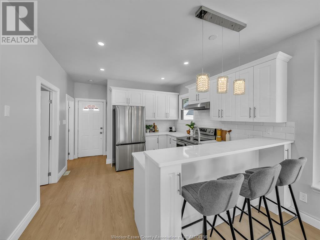 Photo 9 of 537 Elm Ave, Windsor ON