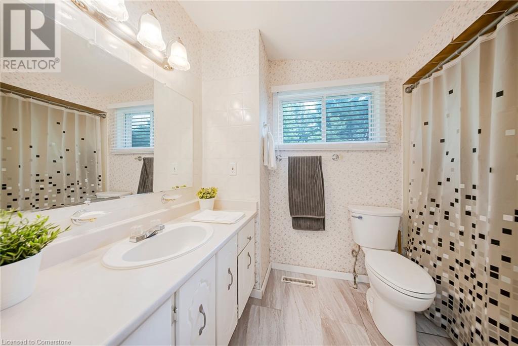 Photo 11 of 23 Coral Drive, Hamilton ON