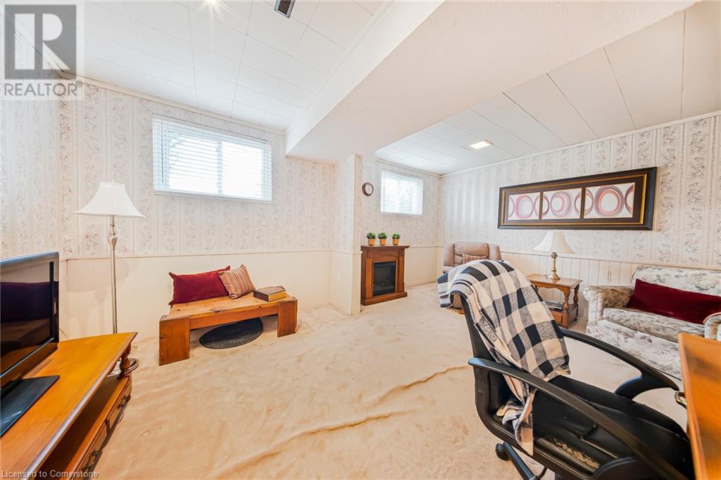 Photo 8 of 23 Coral Drive, Hamilton ON