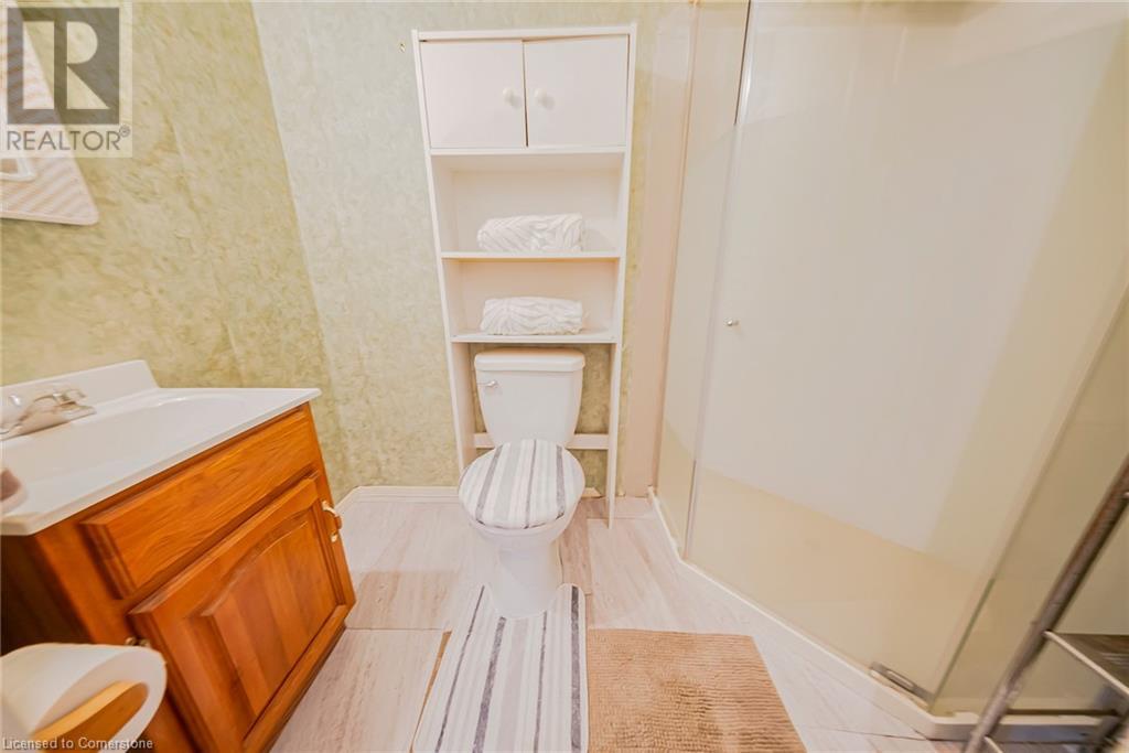 Photo 18 of 23 Coral Drive, Hamilton ON