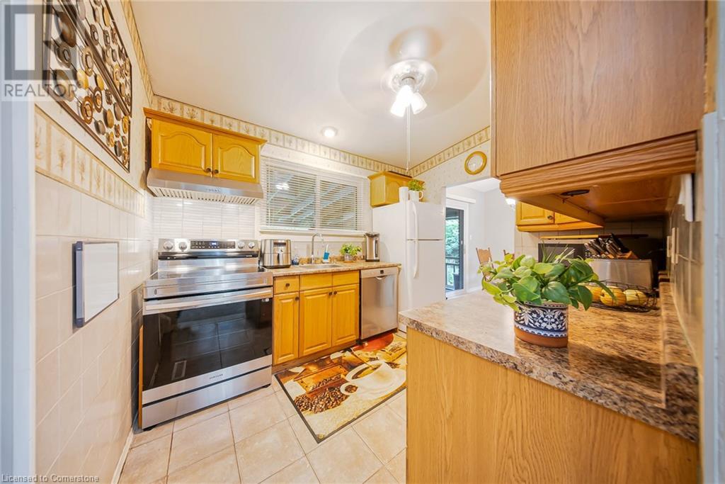 Photo 10 of 23 Coral Drive, Hamilton ON