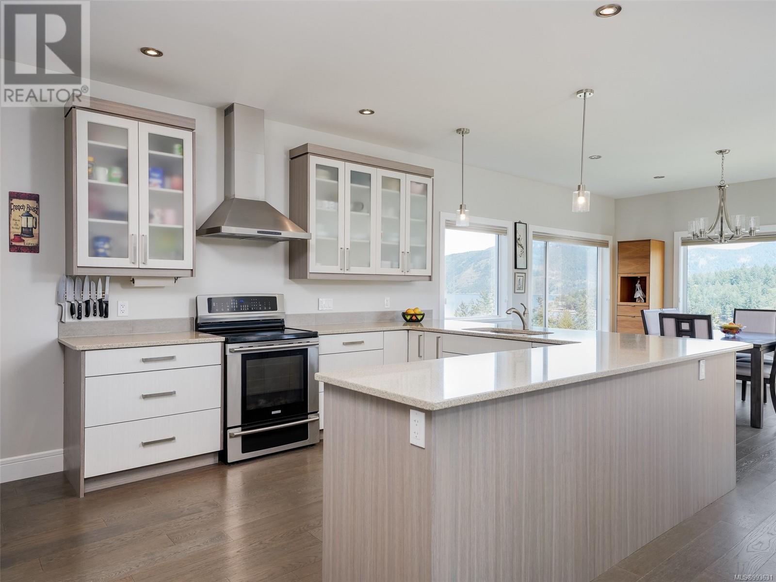 Photo 16 of 28 1060 Shore Pine Close, Duncan BC