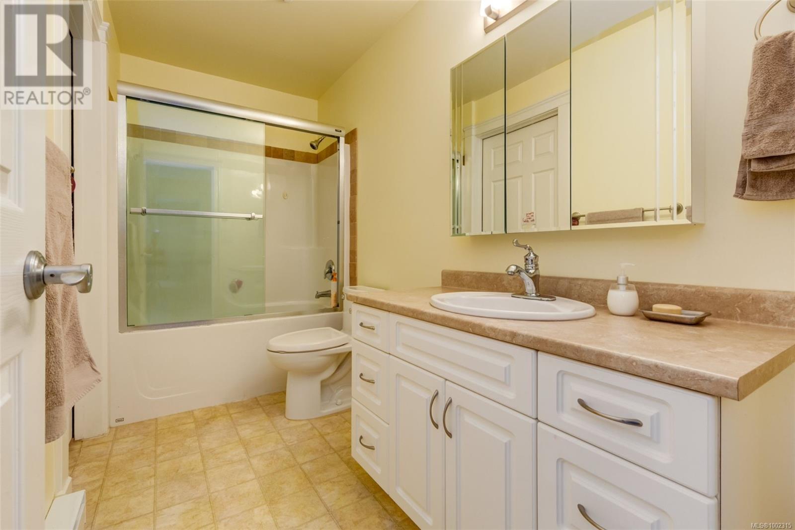 Photo 11 of 4911 Denford Pl, Nanaimo BC