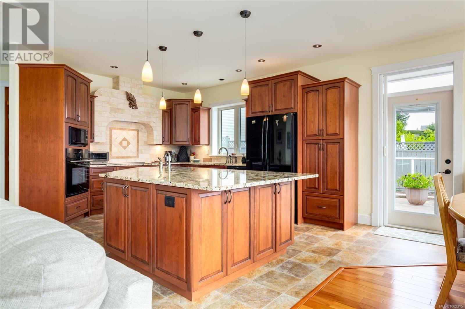 Photo 10 of 4911 Denford Pl, Nanaimo BC
