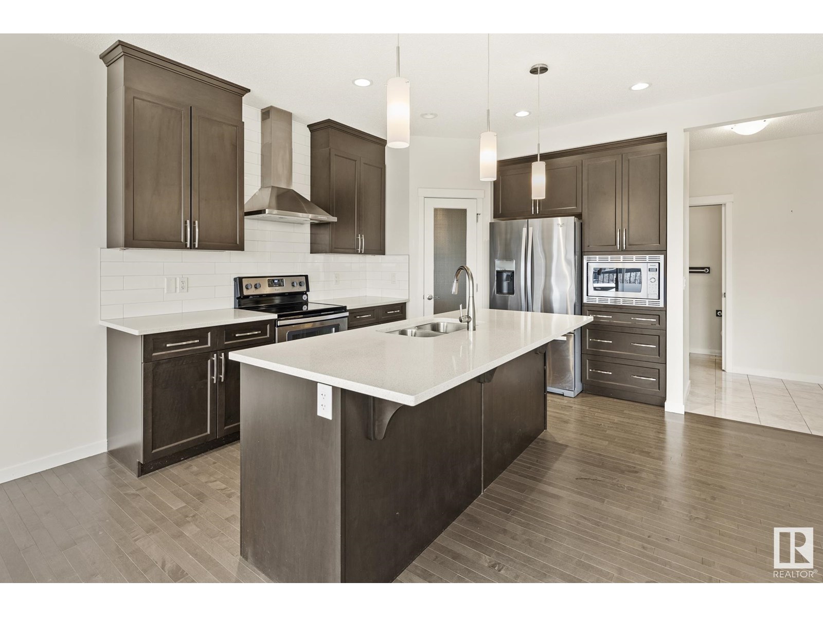 Photo 4 of 5404 22 Av Sw, Edmonton AB
