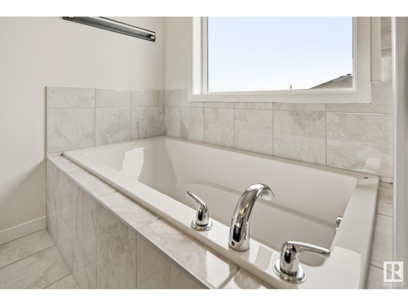 Photo 14 of 5404 22 Av Sw, Edmonton AB