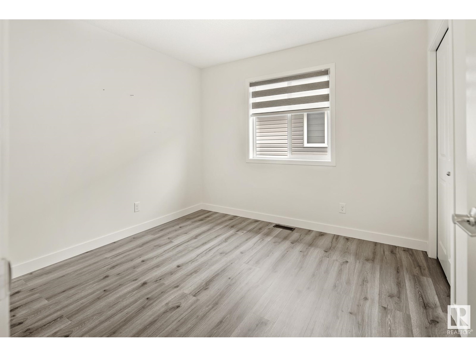 Photo 1 of 5404 22 Av Sw, Edmonton AB