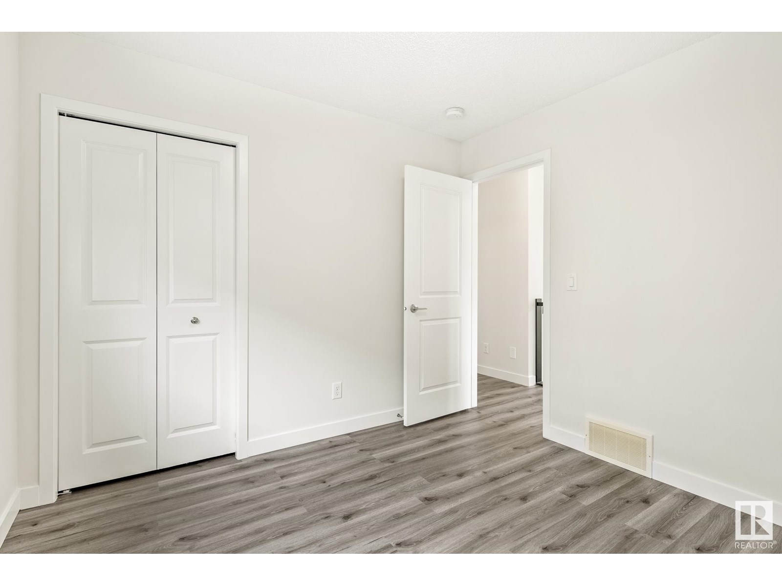Photo 24 of 5404 22 Av Sw, Edmonton AB