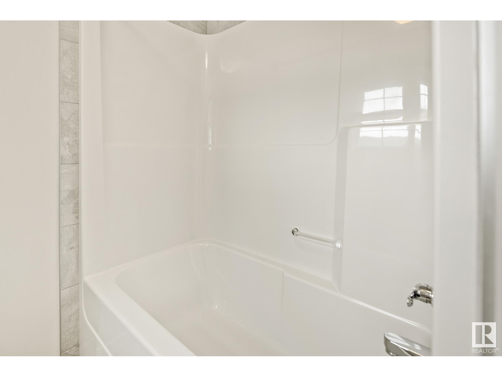 Photo 9 of 5404 22 Av Sw, Edmonton AB