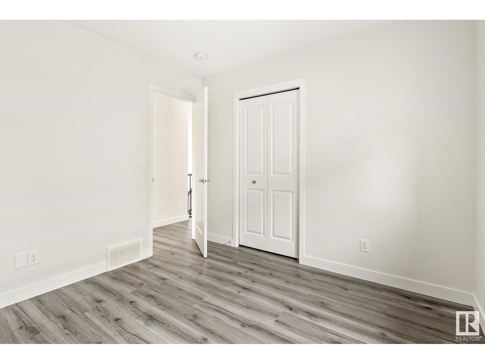 Photo 46 of 5404 22 Av Sw, Edmonton AB
