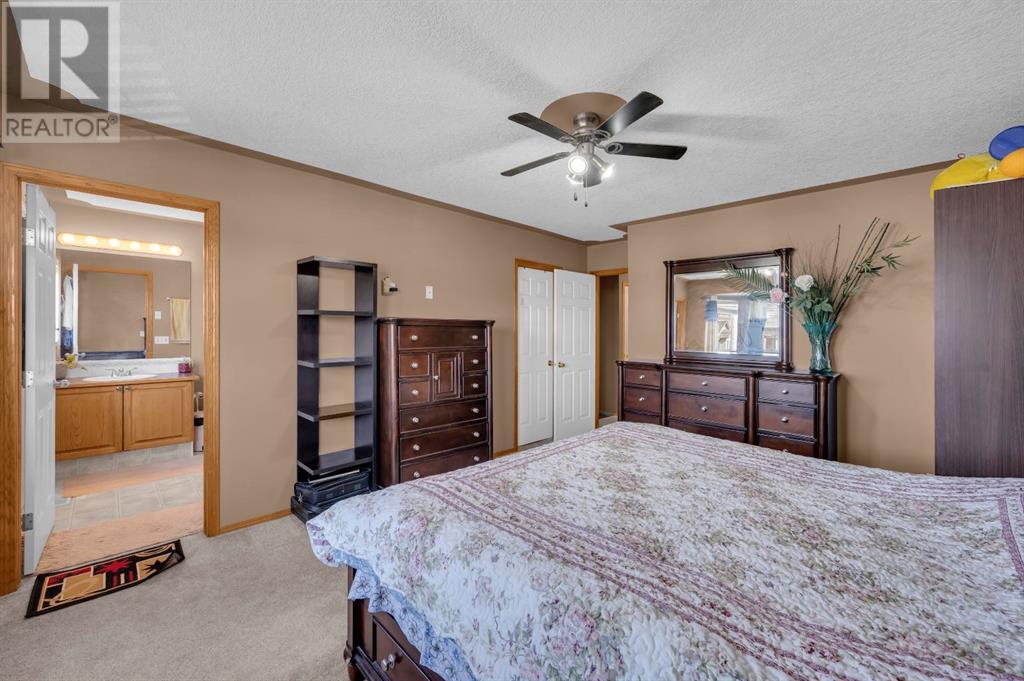 Single Family House for Sale in  Taracove Estate Drive NE Taradale Calgary 
