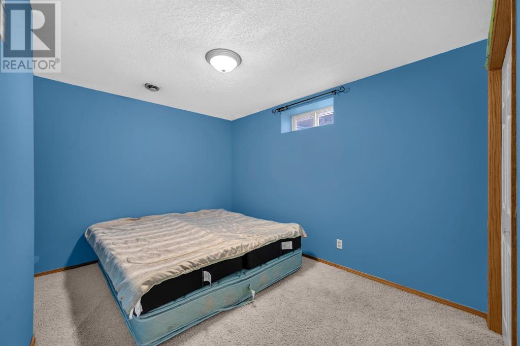 Single Family House for Sale in  Taracove Estate Drive NE Taradale Calgary 