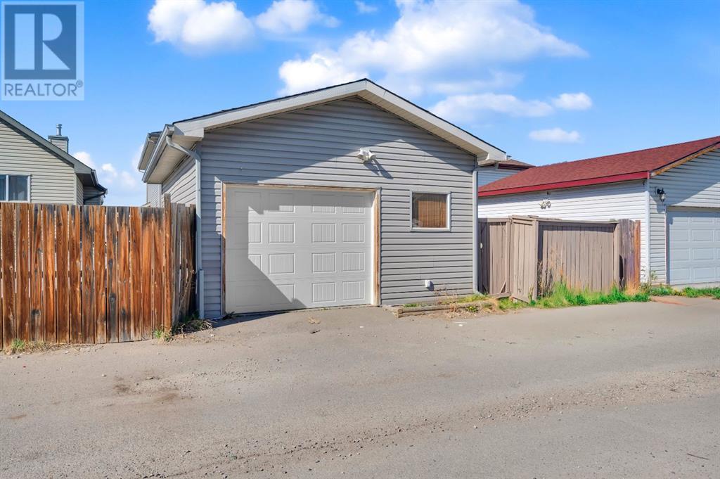 Single Family House for Sale in  Taracove Estate Drive NE Taradale Calgary 