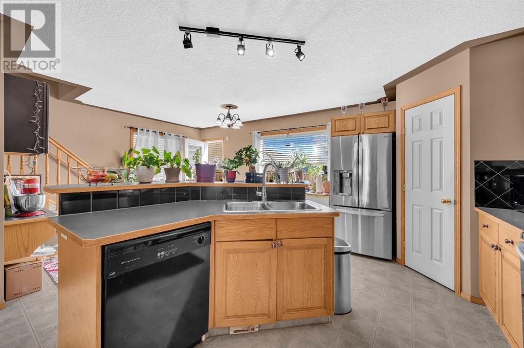 Single Family House for Sale in  Taracove Estate Drive NE Taradale Calgary 