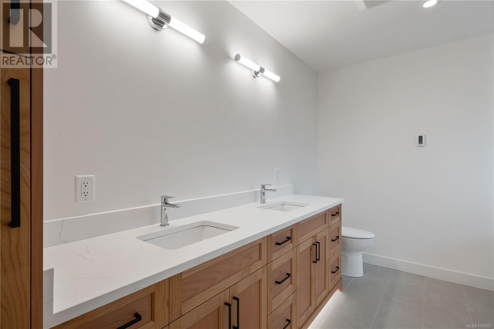 Photo 3 of 1037 Rozzano Pl, Ladysmith BC