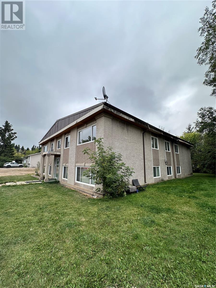 Photo 2 of 113 3rd Street E, St Walburg SK