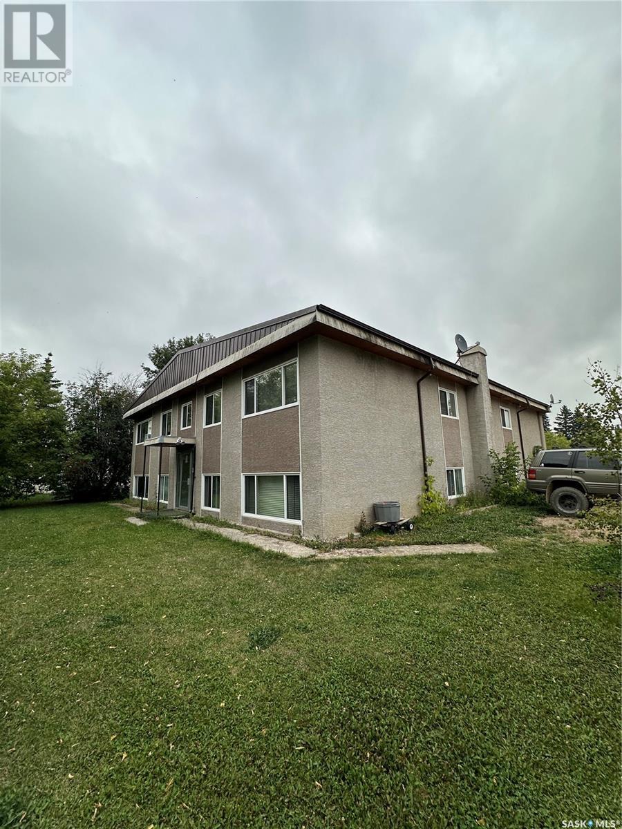 Photo 3 of 113 3rd Street E, St Walburg SK