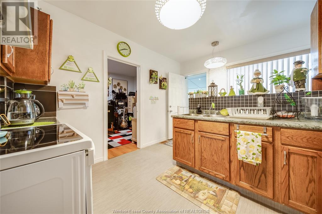 Photo 26 of 1054 Oak Street, Windsor ON