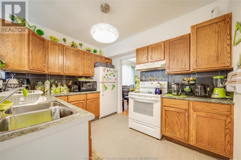 Photo 13 of 1054 Oak Street, Windsor ON