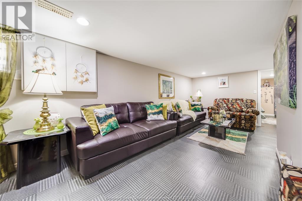 Photo 16 of 1054 Oak Street, Windsor ON