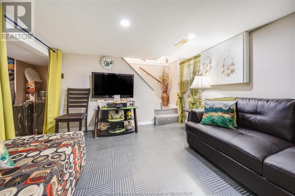 Photo 12 of 1054 Oak Street, Windsor ON