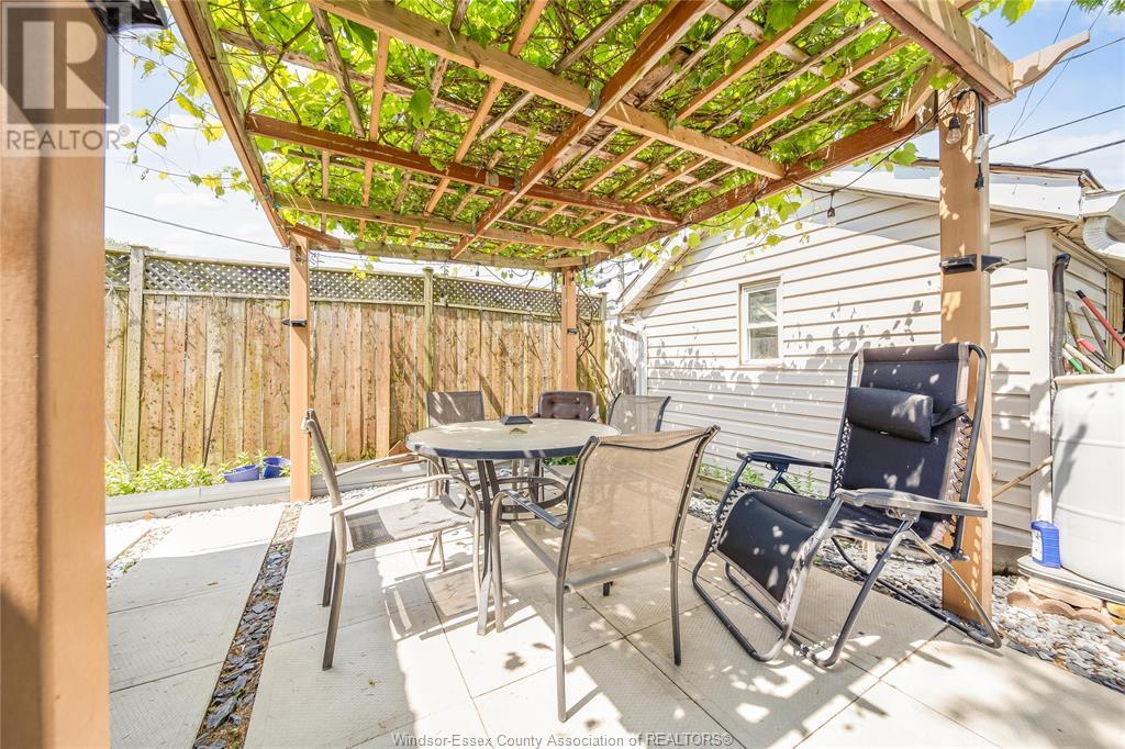 Photo 22 of 1054 Oak Street, Windsor ON