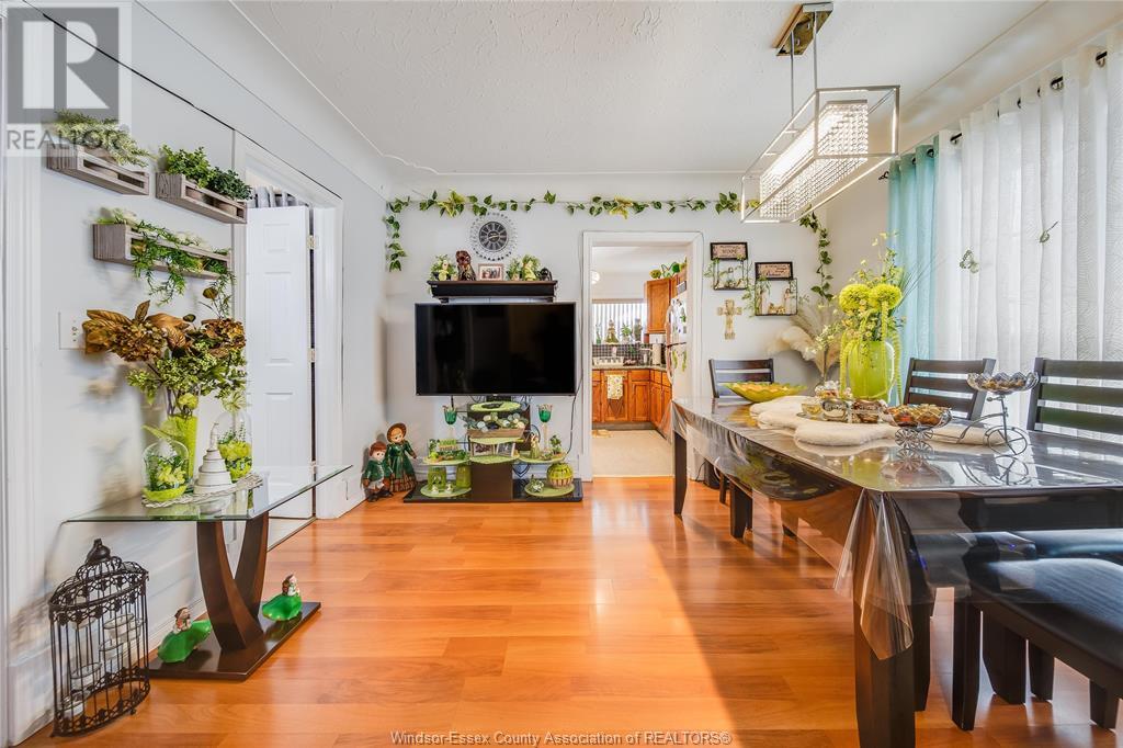 Photo 6 of 1054 Oak Street, Windsor ON