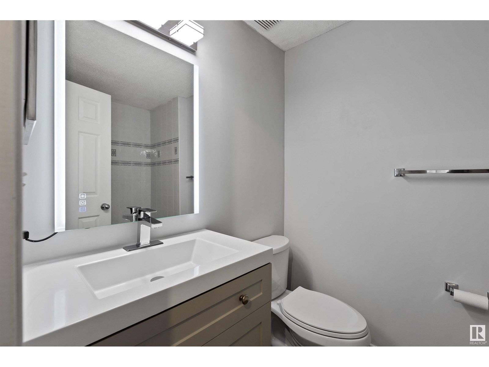 Photo 21 of 206 9010 106 Av Nw, Edmonton AB