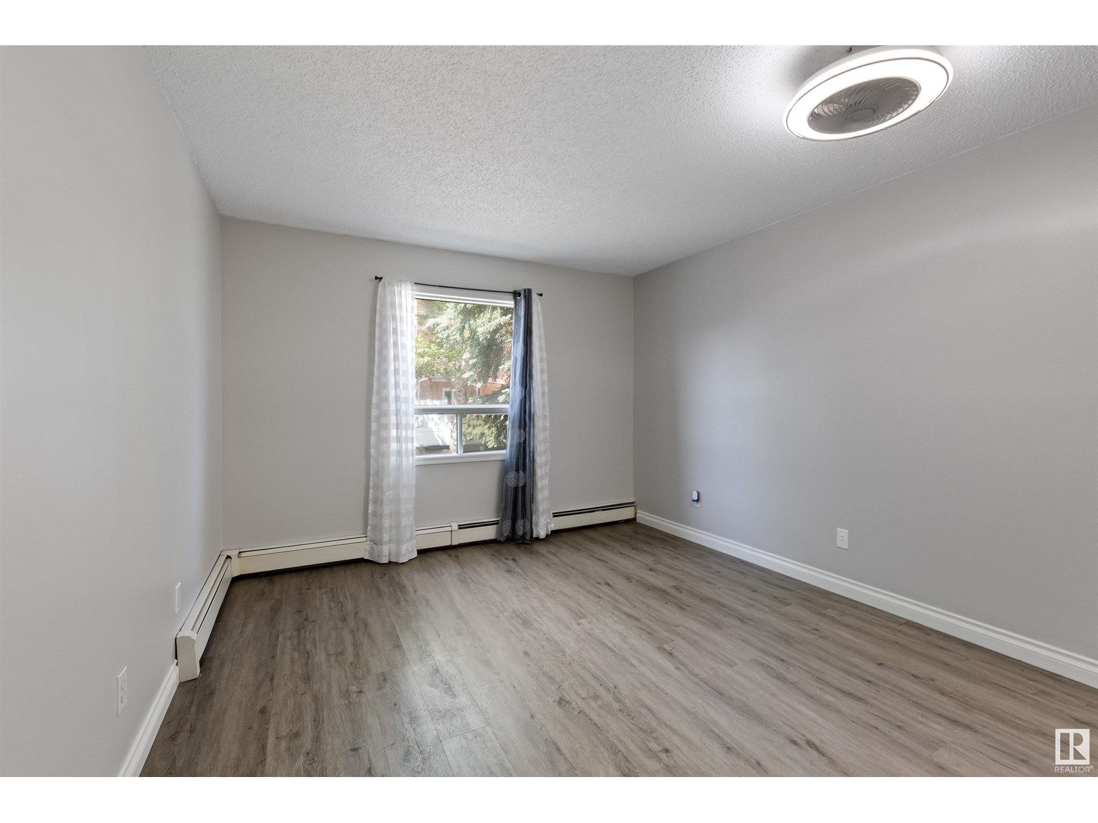 Photo 15 of 206 9010 106 Av Nw, Edmonton AB