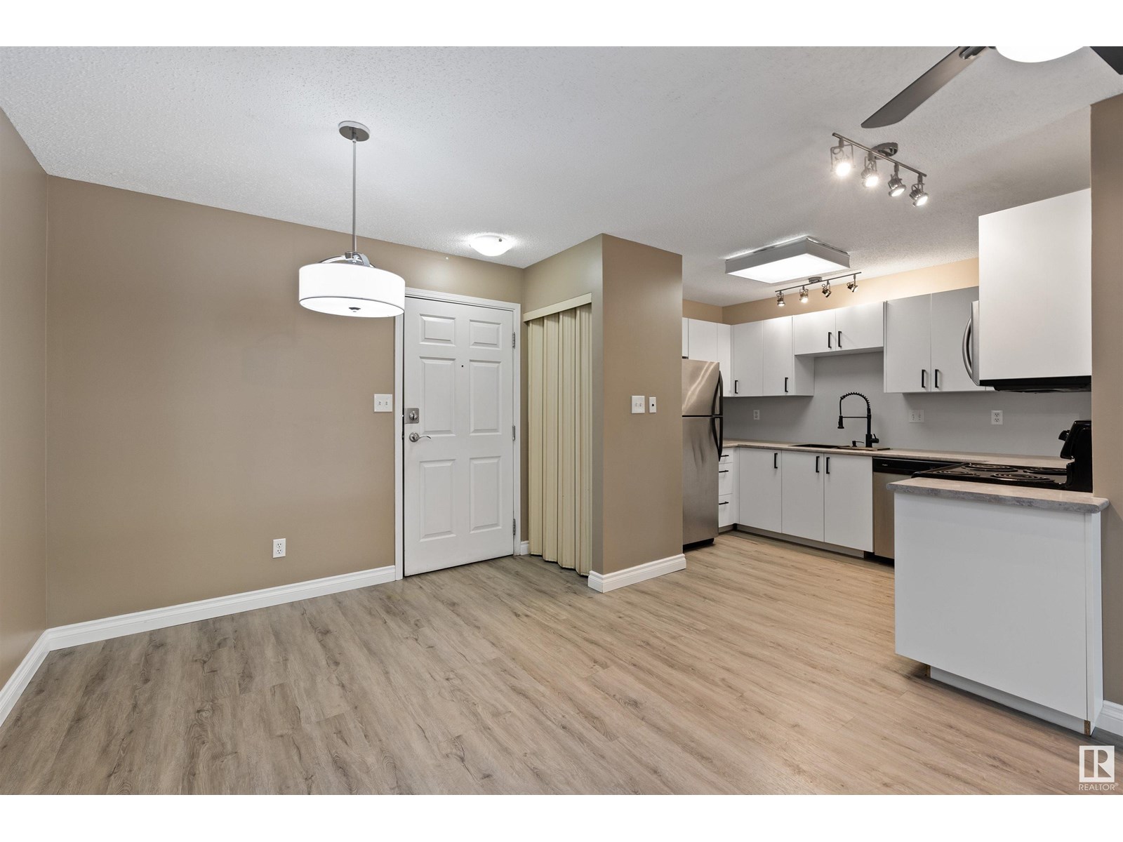 Photo 24 of 206 9010 106 Av Nw, Edmonton AB