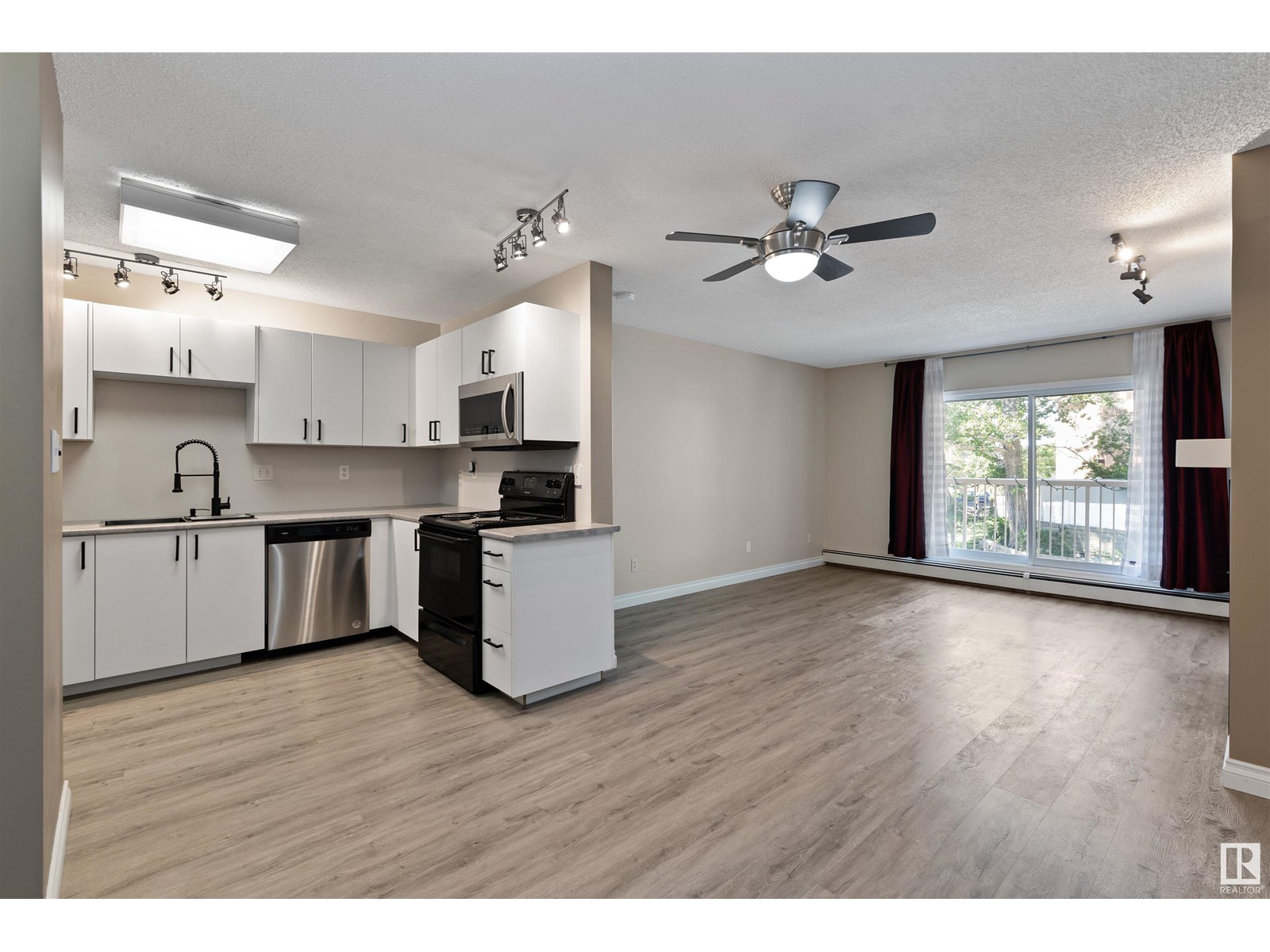 Photo 3 of 206 9010 106 Av Nw, Edmonton AB