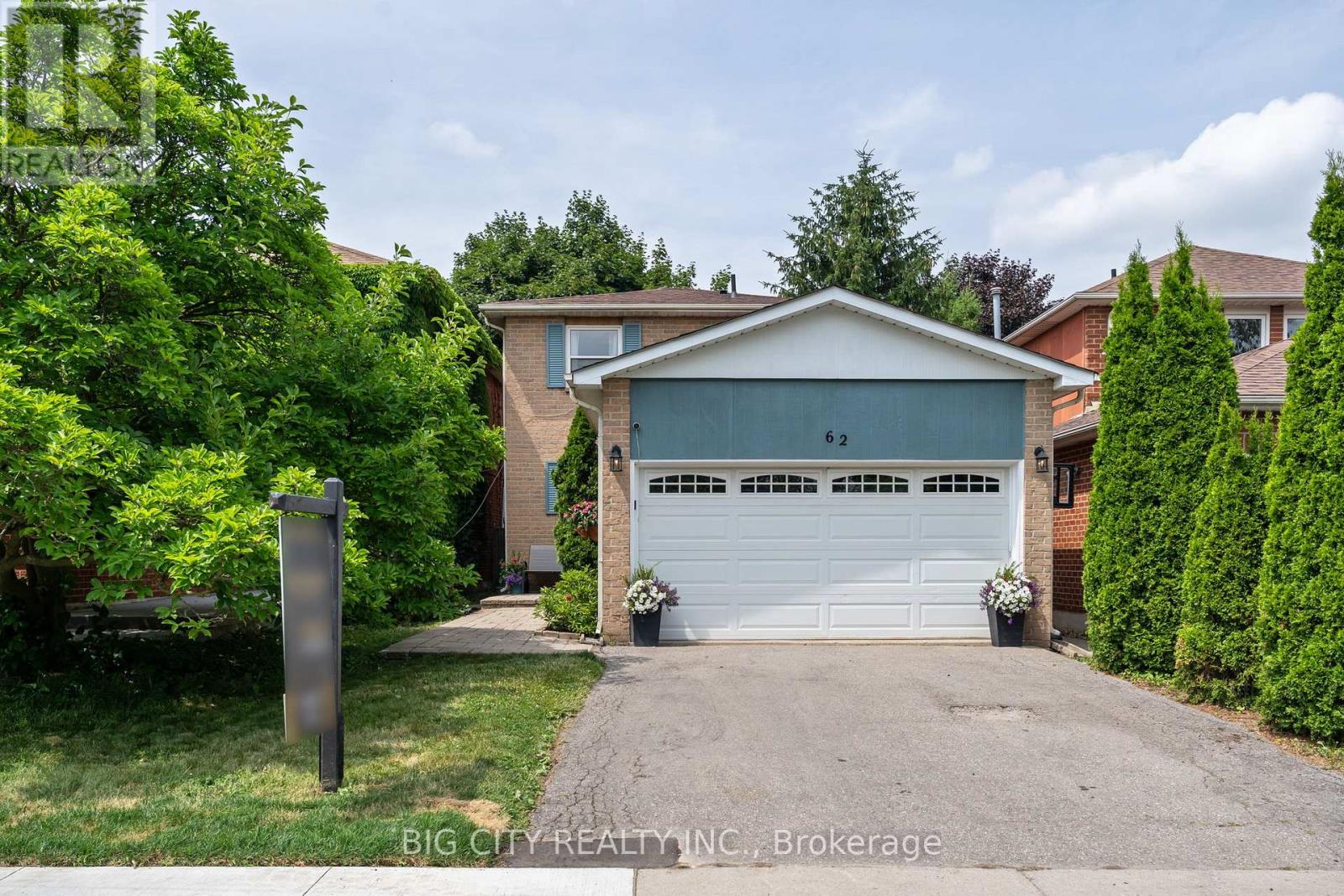 Photo 40 of 62 Lund Street, Richmond Hill ON