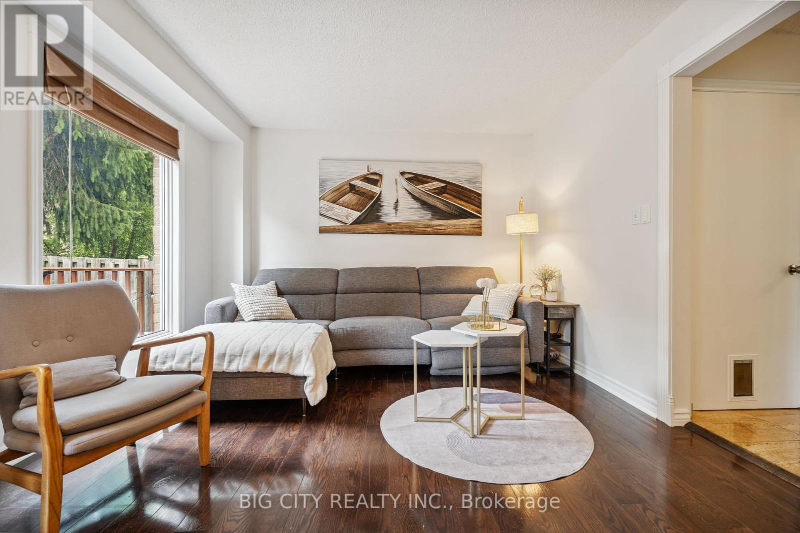 Photo 15 of 62 Lund Street, Richmond Hill ON