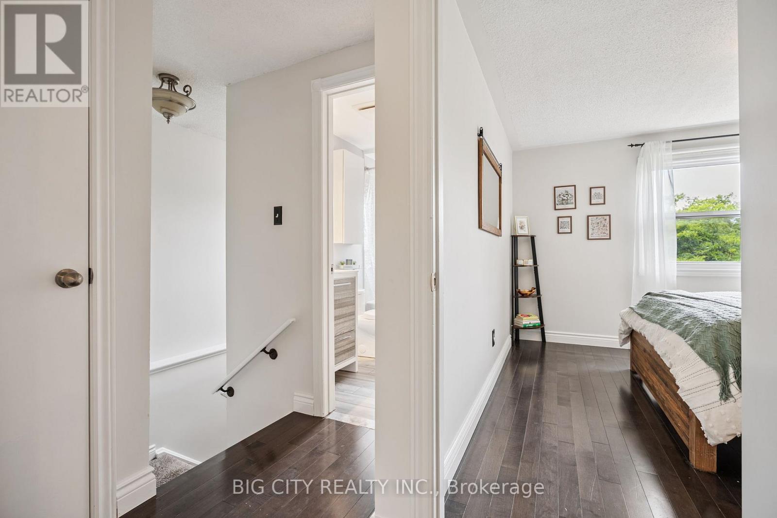 Photo 13 of 62 Lund Street, Richmond Hill ON