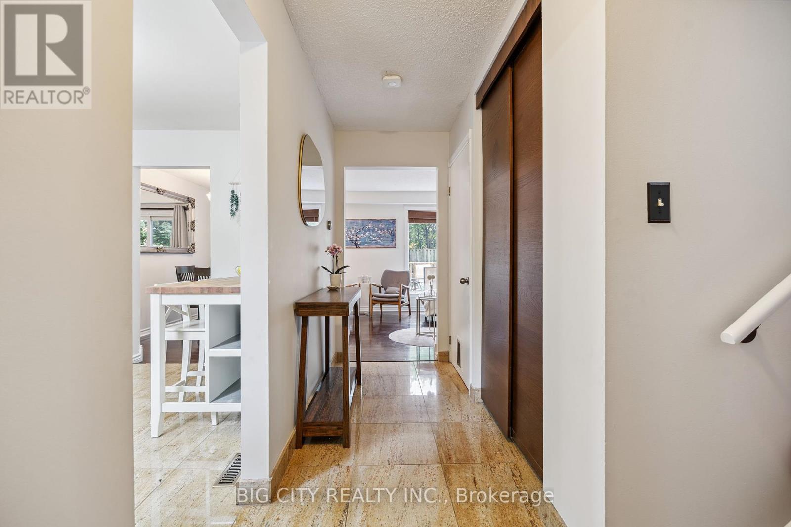Photo 6 of 62 Lund Street, Richmond Hill ON