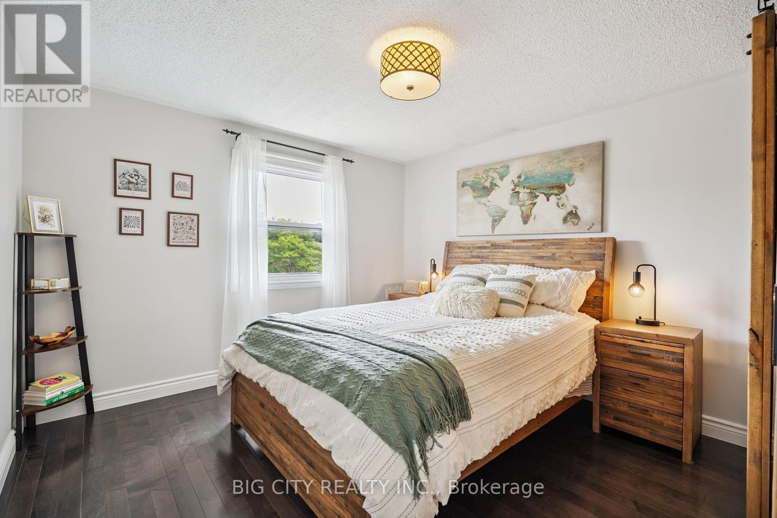 Photo 42 of 62 Lund Street, Richmond Hill ON