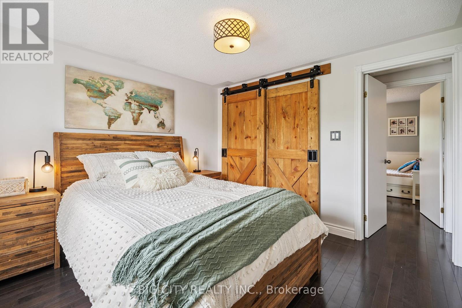 Photo 12 of 62 Lund Street, Richmond Hill ON