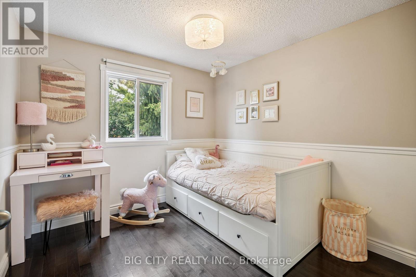 Photo 8 of 62 Lund Street, Richmond Hill ON