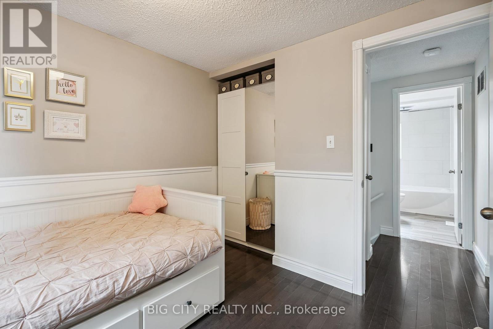 Photo 29 of 62 Lund Street, Richmond Hill ON