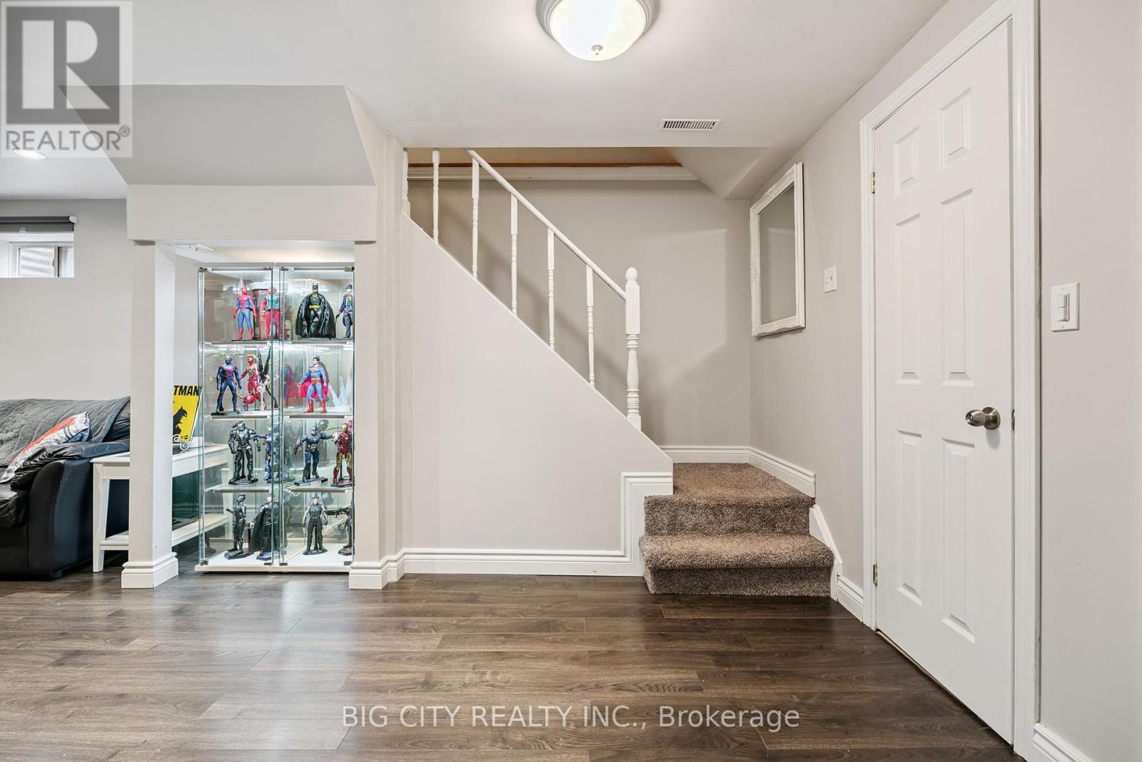 Photo 16 of 62 Lund Street, Richmond Hill ON