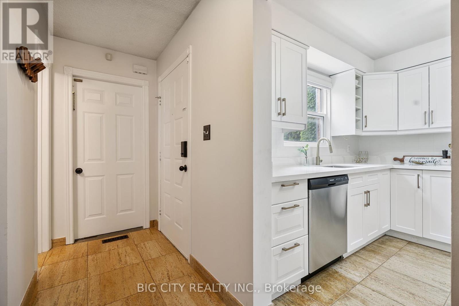 Photo 28 of 62 Lund Street, Richmond Hill ON