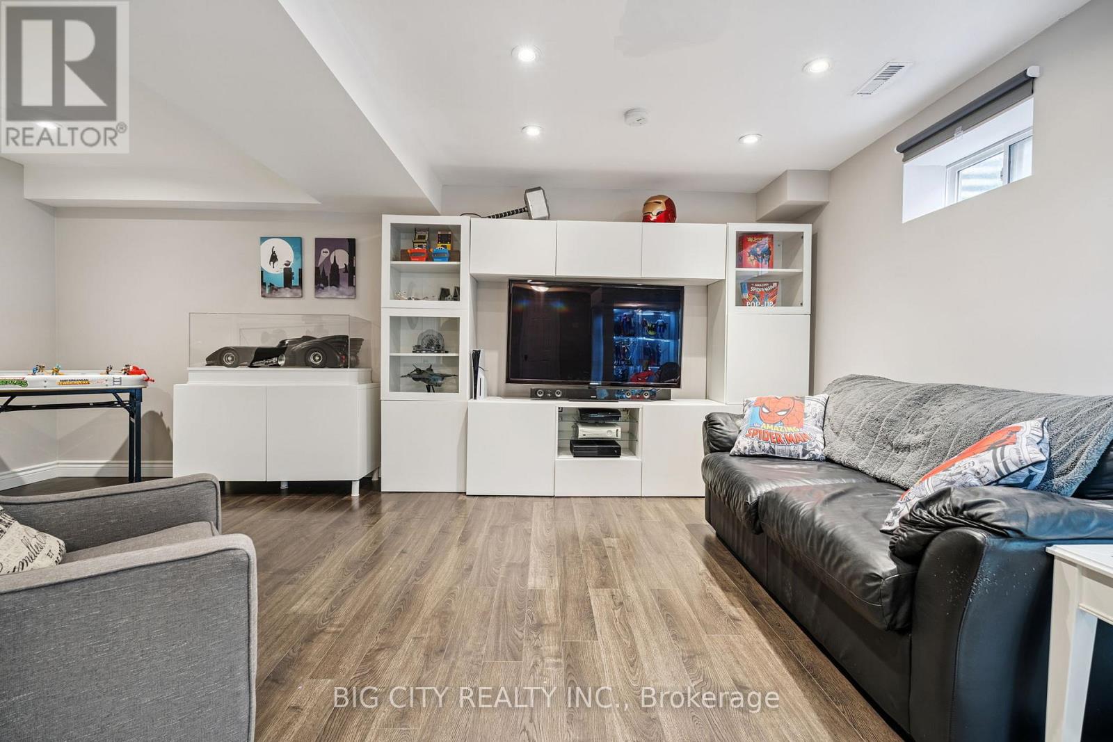Photo 11 of 62 Lund Street, Richmond Hill ON