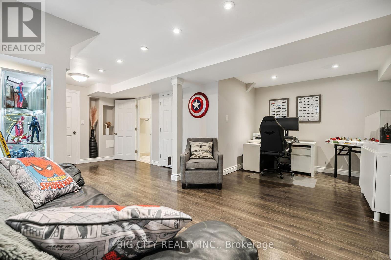 Photo 33 of 62 Lund Street, Richmond Hill ON