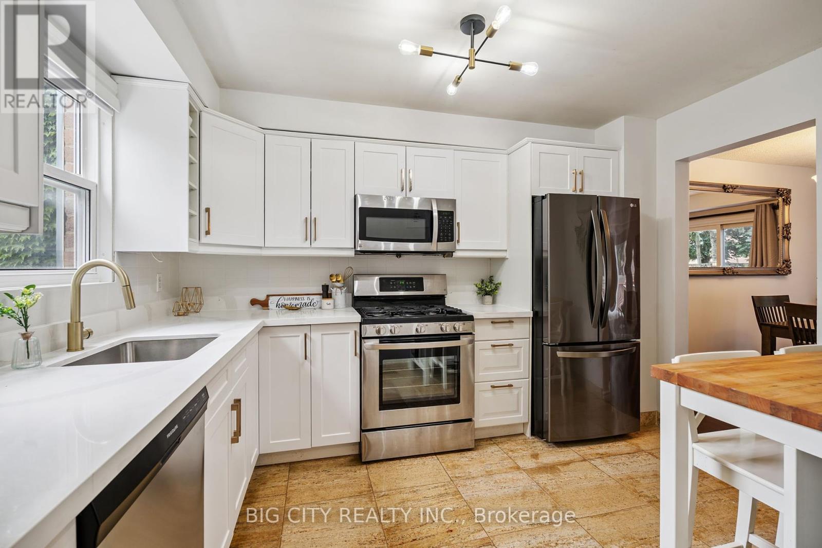 Photo 19 of 62 Lund Street, Richmond Hill ON